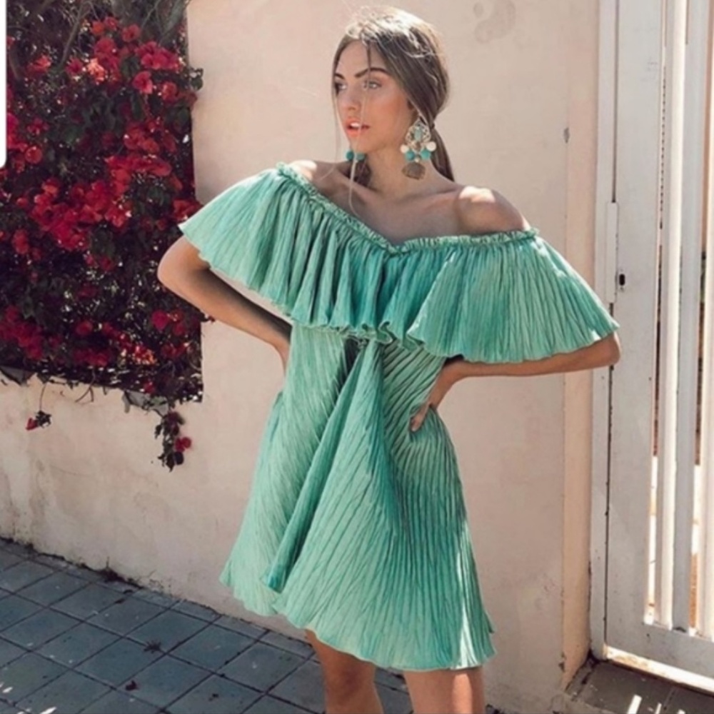 🌱 Zara Washed Green Voluminous Pleated Dress 🌱